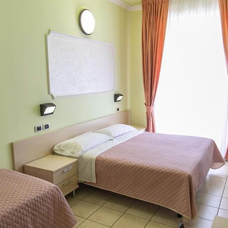 Hotel Liana Rimini Eksteriør bilde