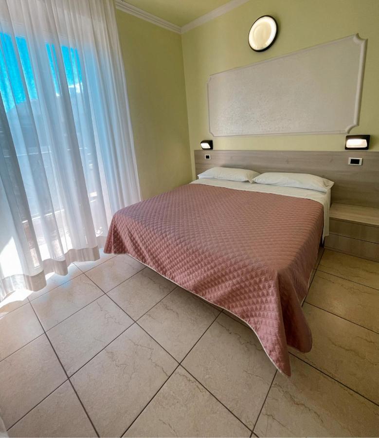Hotel Liana Rimini Eksteriør bilde