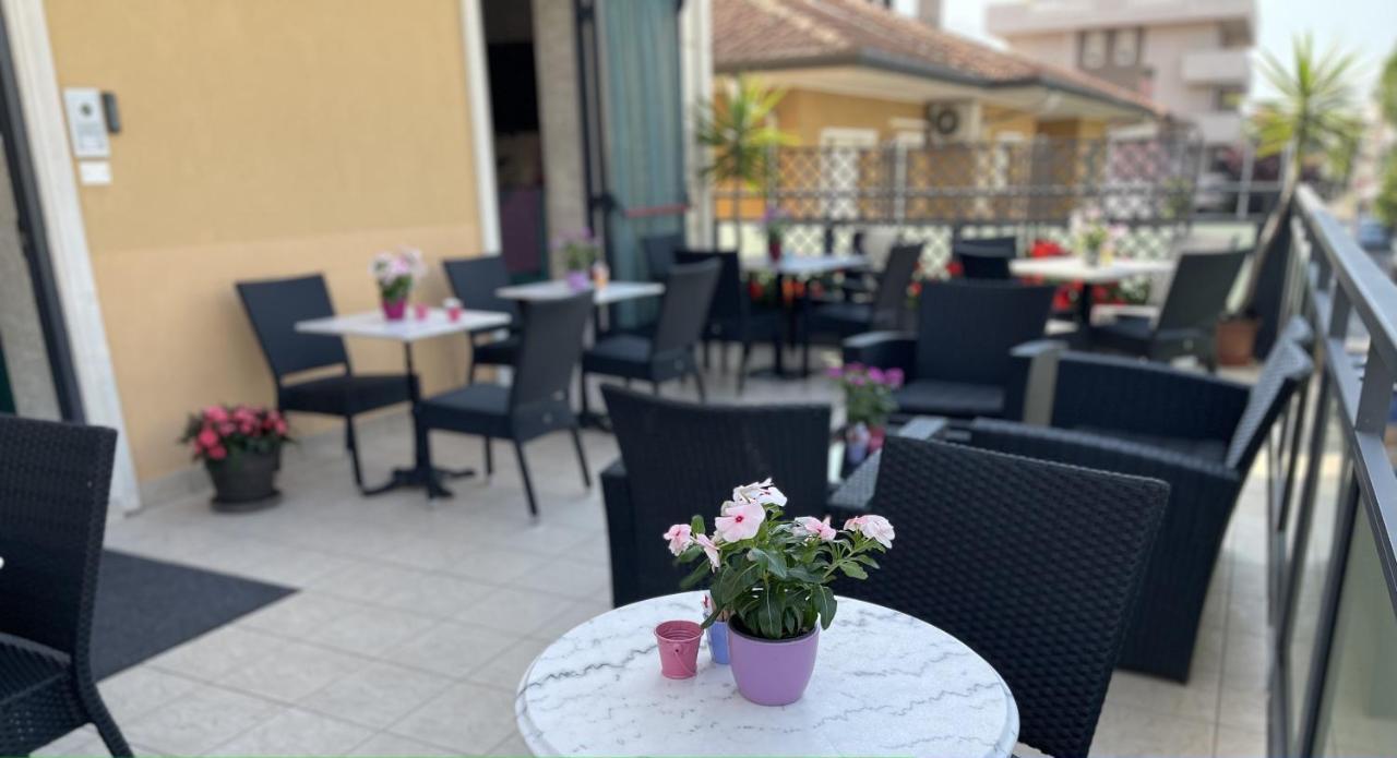 Hotel Liana Rimini Eksteriør bilde