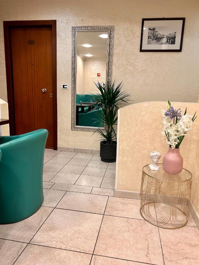 Hotel Liana Rimini Eksteriør bilde